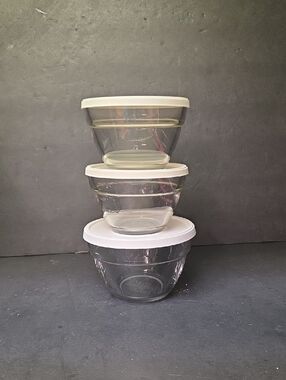 The Pampered Chef Prep/Storage Clear Tempered Glass Bowls with Lids Set of 3
